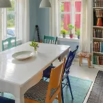 4 Bedroom Pet Friendly In *