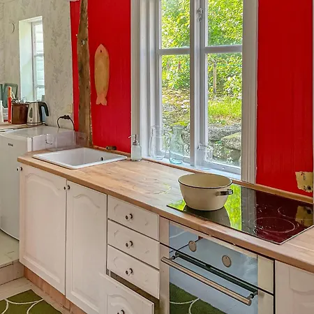 4 Bedroom Pet Friendly In