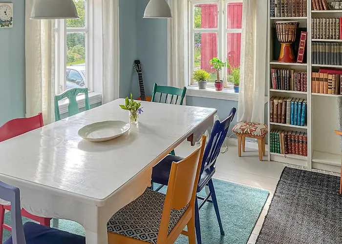 4 Bedroom Pet Friendly In *